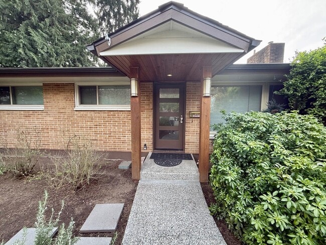 Building Photo - Charming 4-Bedroom Rental in the Heart of Downtown Bothell!