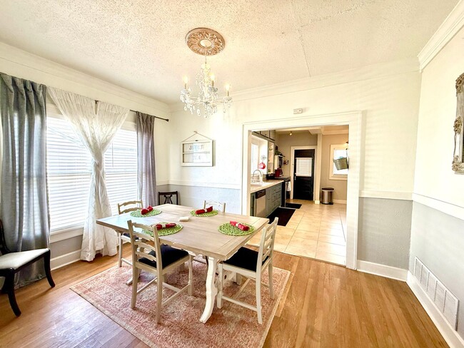 Building Photo - Furnished Short Term Rental