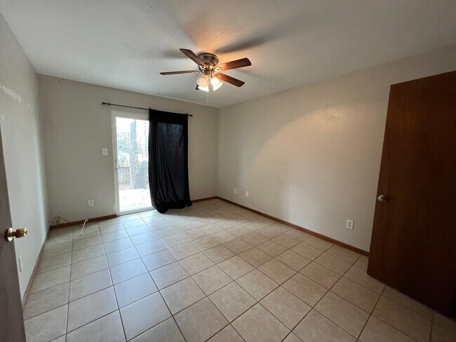 Building Photo - 211 Parkbrook Cir