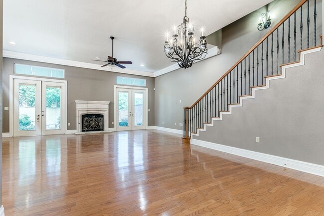 Building Photo - LUXURY 3-BEDROOM TOWNHOME IN ALAMO HEIGHTS