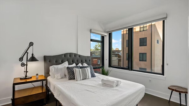 Building Photo - 815 V St NW