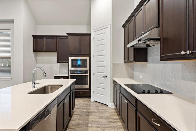 Building Photo - 2004 Highland Ridge Rd