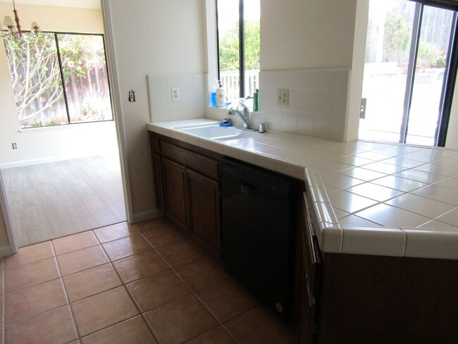 Building Photo - Single Level Home Located in The Pacific Estates