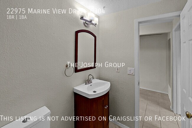 Building Photo - Des Moines 1 bed with view of Puget Sound