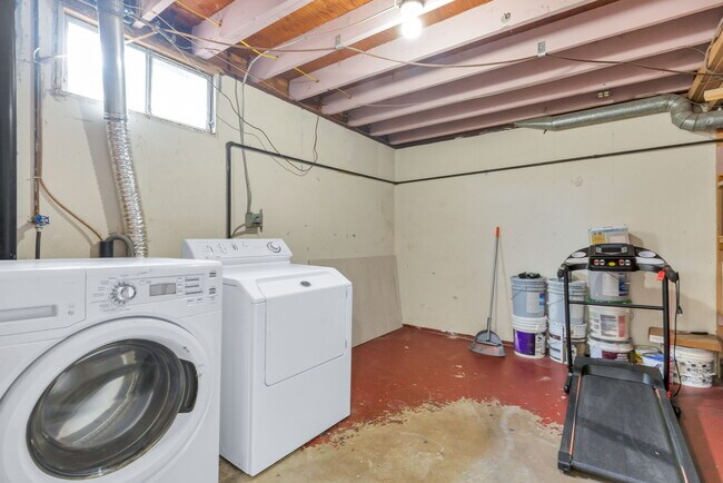 Building Photo - 1230 S Pierce St