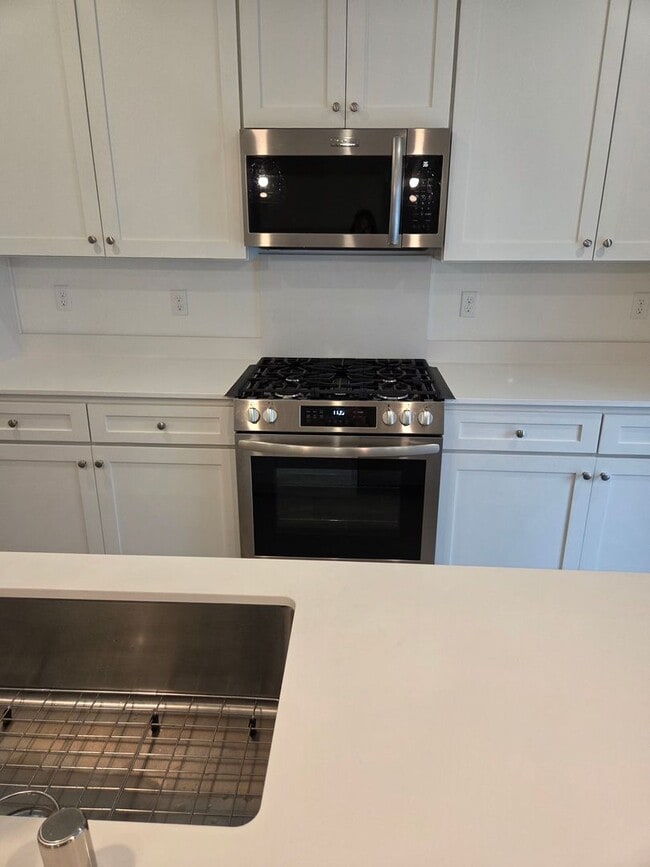 Building Photo - University Dr! Lemoore