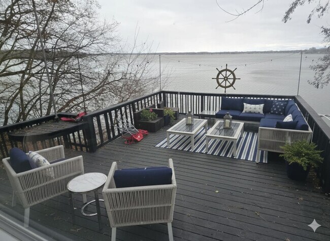 Building Photo - 135 Cora Ave