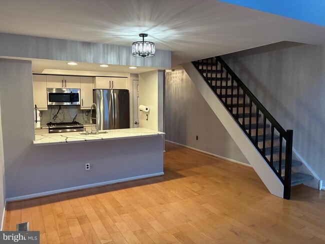 Building Photo - 213 Park Pl Dr