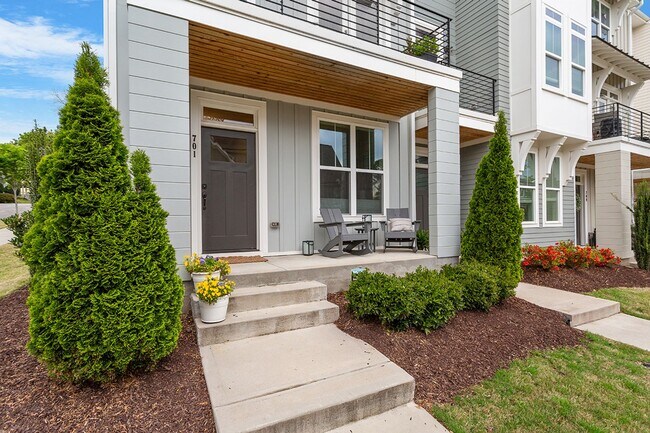 Building Photo - Stunning 3BD, 3.5BA Raleigh Townhome on a ...
