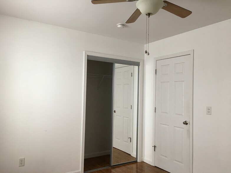 Bedroom - 553 Mercer St