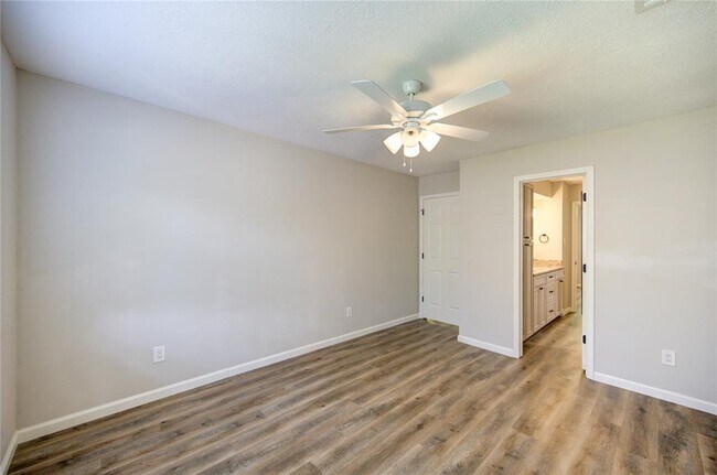 Building Photo - 4927 Kenlake Grove Dr