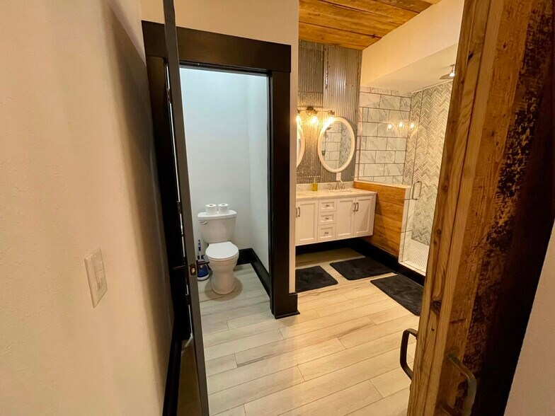 Building Photo - 719 S. Baker St.