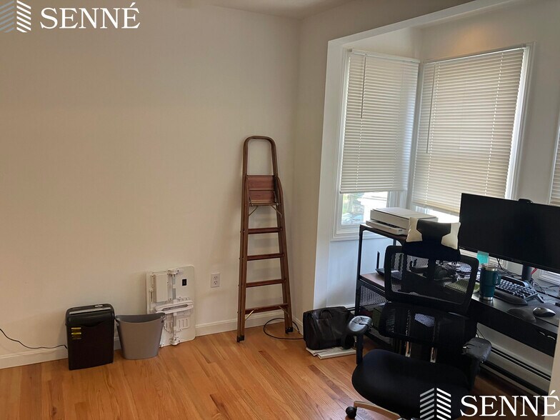Building Photo - 26 Thorndike St