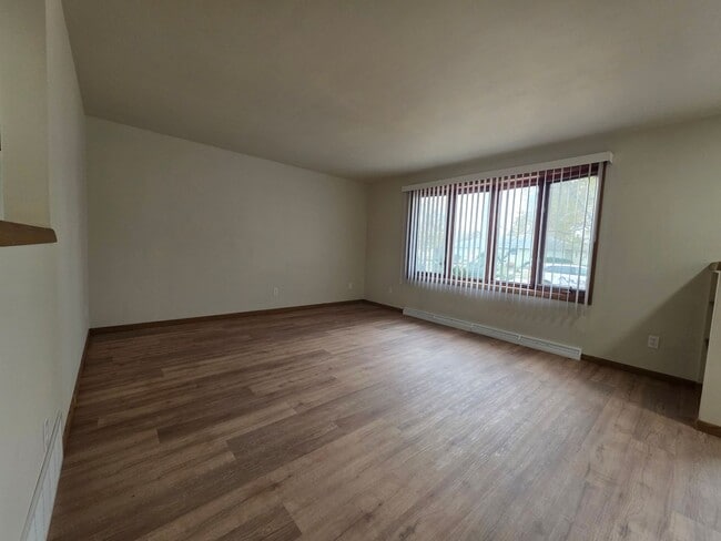 Building Photo - 1254-1256 Meadow Ln