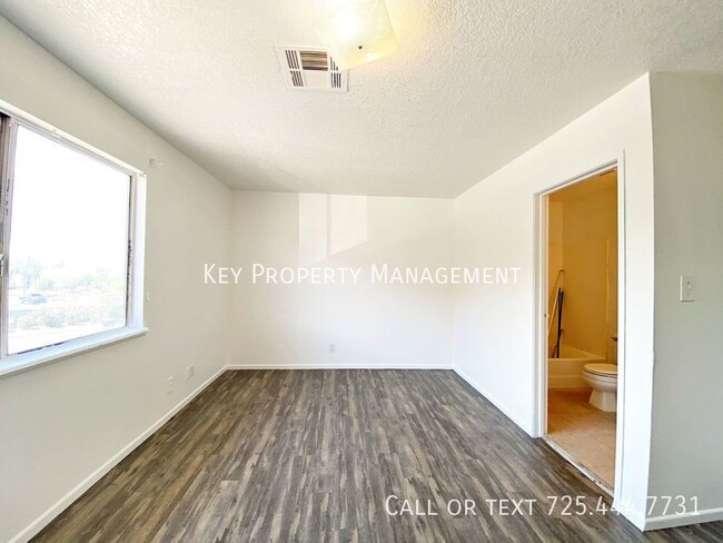 Building Photo - 3 BEDROOM 2 BATH UNIT NEAR NELLIS AFB