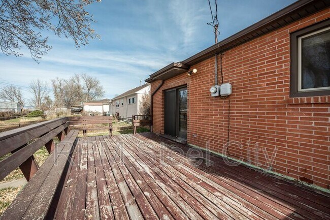 Building Photo - 1529 Alexander Cir