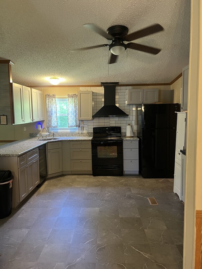 Building Photo - 107 Cavalier Ln