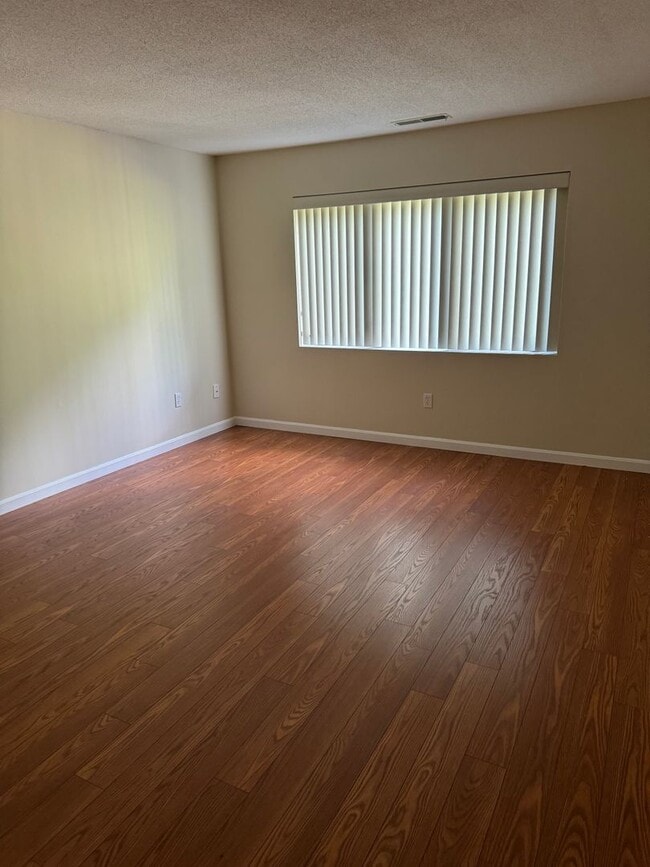 Building Photo - Nashua Ledgewood Hills condo for rent