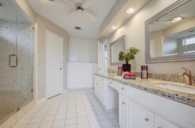 Building Photo - 13914 Swiss Hill Dr