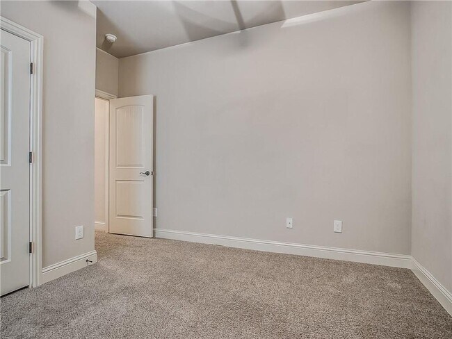Building Photo - 15412 Homecoming Dr