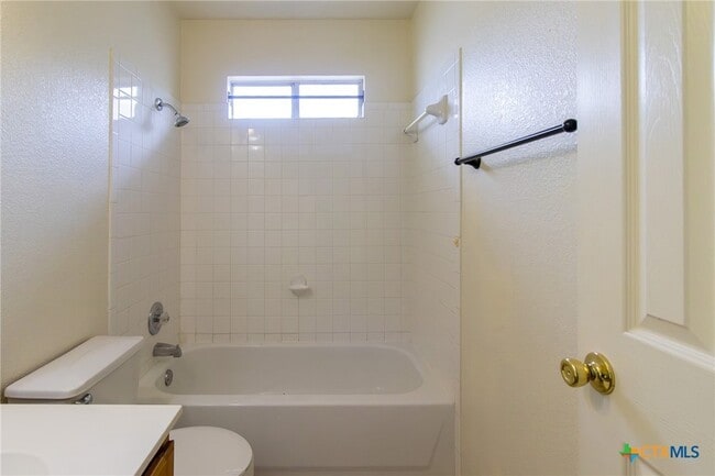 Building Photo - 1203 Fox Creek Dr