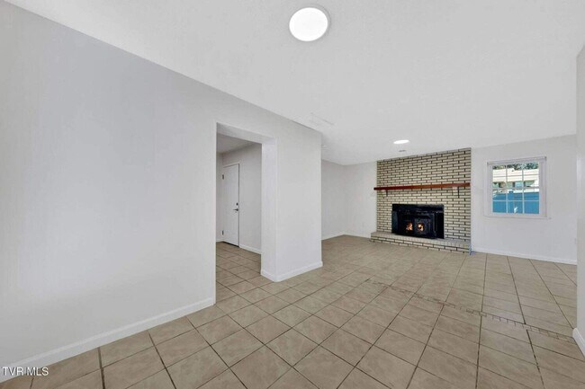 Building Photo - Newly renovated 3 Bedroom 2 Bathroom Home located in Jefferson City, TN