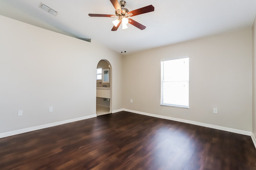 Building Photo - 12620 Lake Vista Dr
