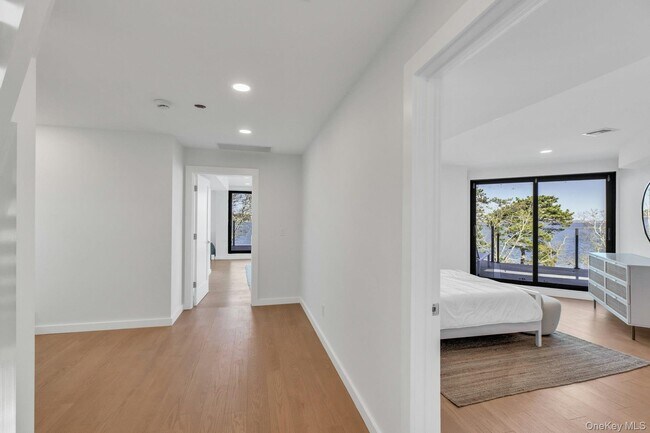 Building Photo - 10 Bay View Dr