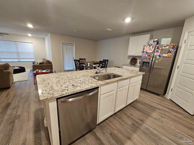 Building Photo - 6304 Burrow Ln