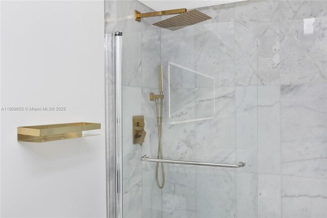 Building Photo - 418 SE 3rd Terrace