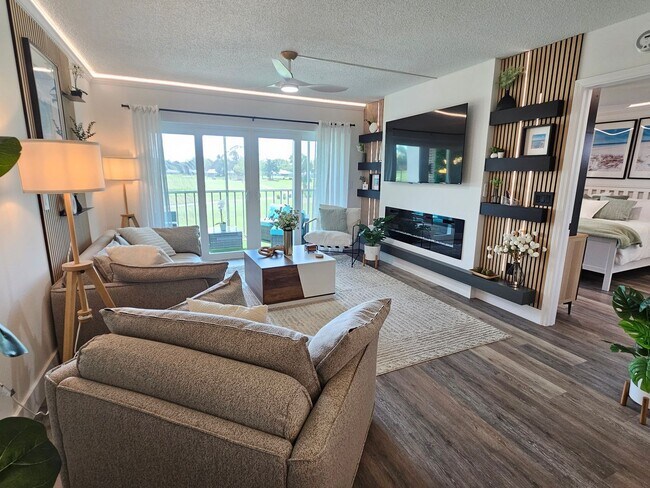 Building Photo - Gorgeous Seasonal Short-Term 2 Bedroom 2 Bathroom 2nd Floor Condo with Golf Transfer at Farmingto...