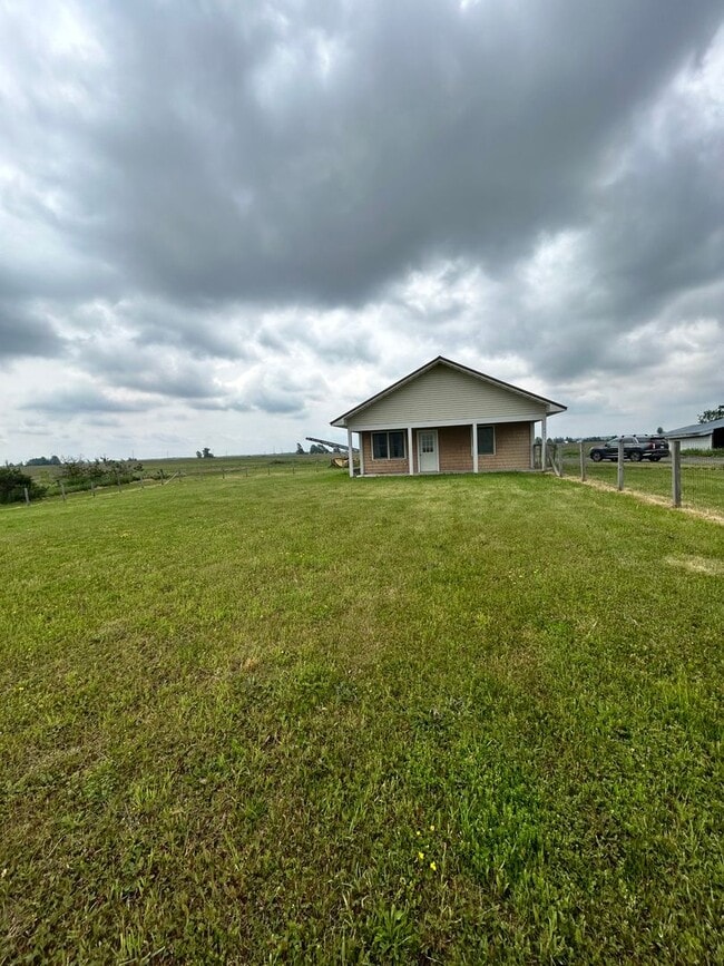Building Photo - Welcome home to this completely renovated ...