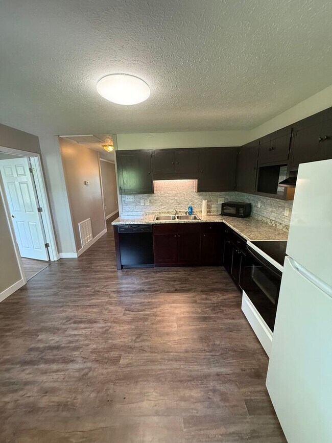 Building Photo - 264 Peterson Ave