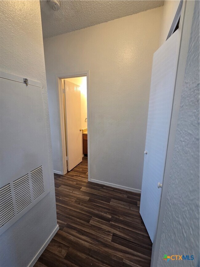 Building Photo - 2411 W Slaughter Ln