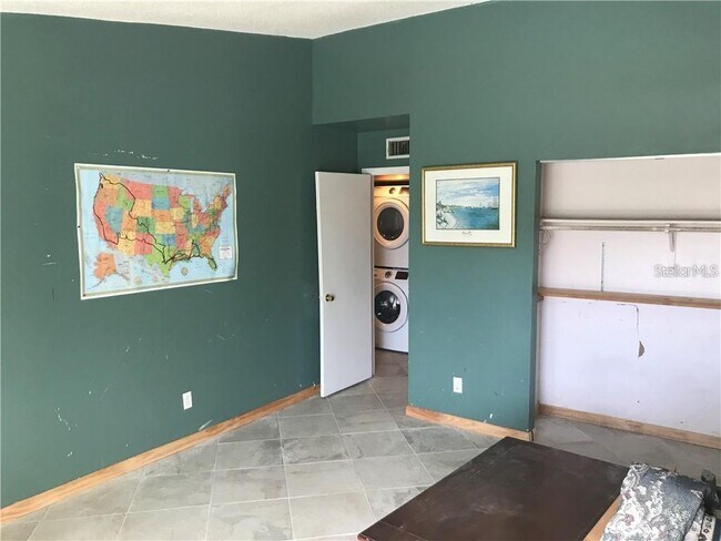 Building Photo - 4559 Lakeway Dr