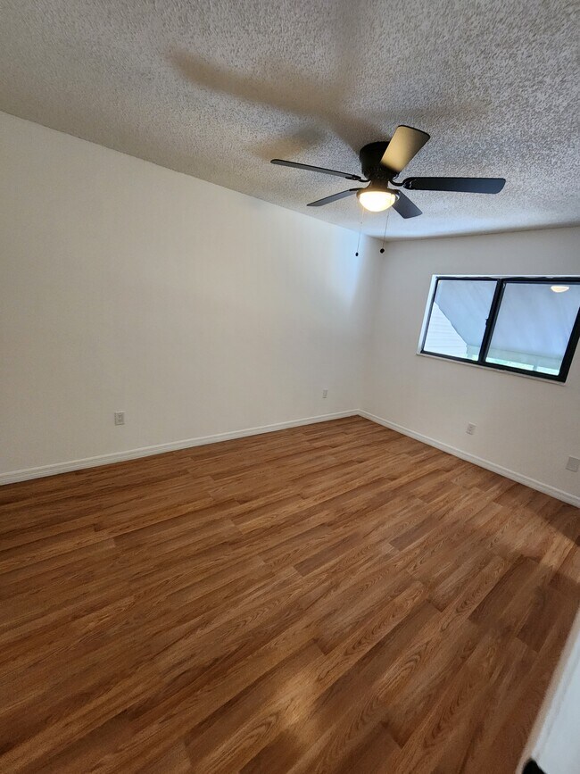 Building Photo - 2750 S Pines Dr