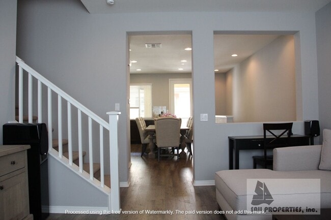 Building Photo - Beautiful Upgraded 3 Bd 3.5 Bth w/Large Bo...