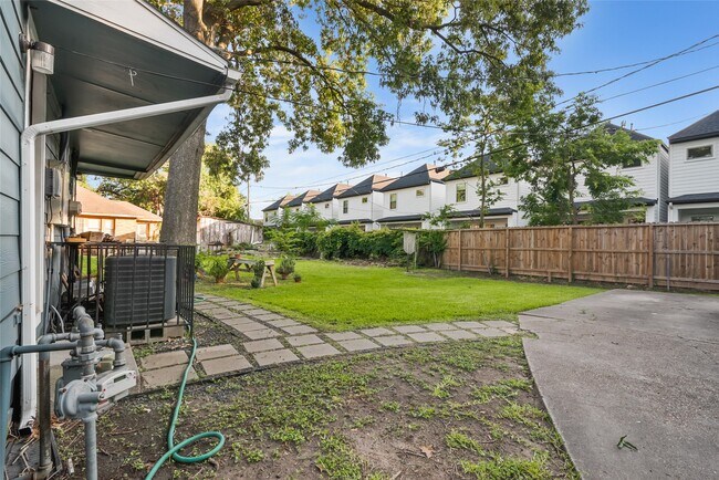 Building Photo - 3117 Isabella St