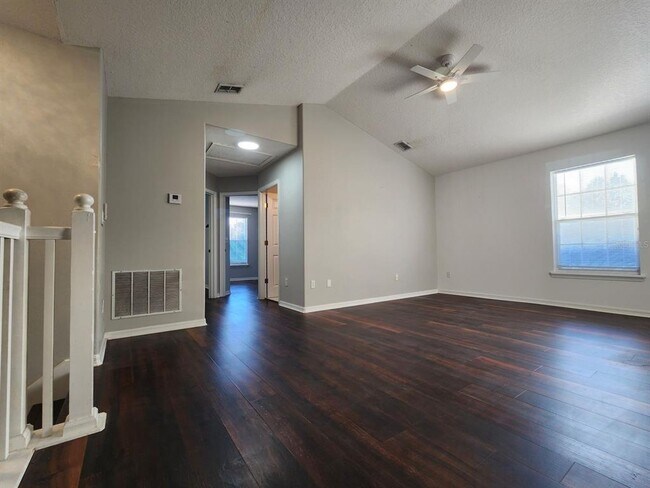 Building Photo - 1860 Ashland Trail