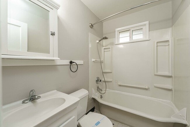 Building Photo - Krug 1201-1203