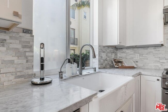 Building Photo - 5734 S Celedon Creek