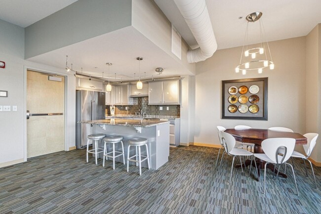 Building Photo - 106 W Seeboth St