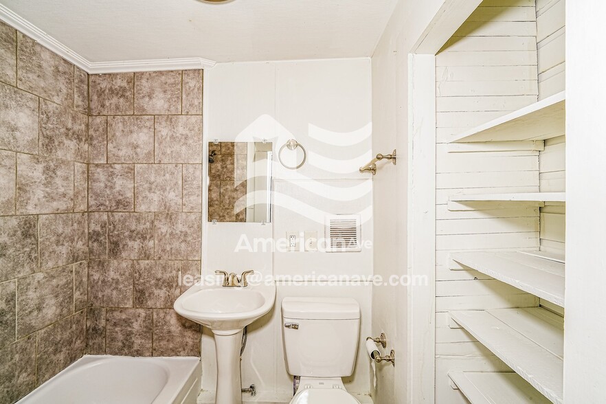 Building Photo - 917 School Terrace