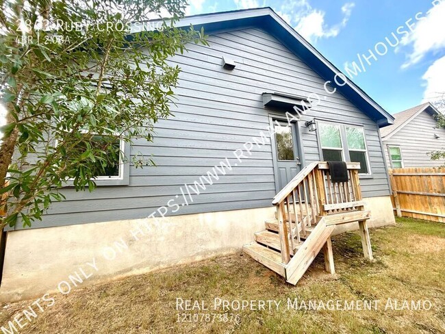 Building Photo - **MOVE-IN SPECIAL** AMAZING 4 Bedroom /  2...