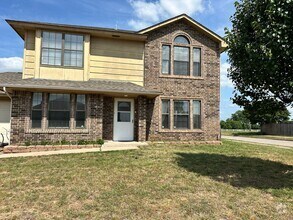 Building Photo - Charming 3 Bed, 2 Bath 2-Story Home in Moore!