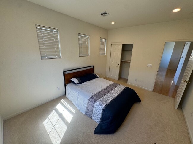 Building Photo - San Jose Communication Hills Luxurious 2 b...