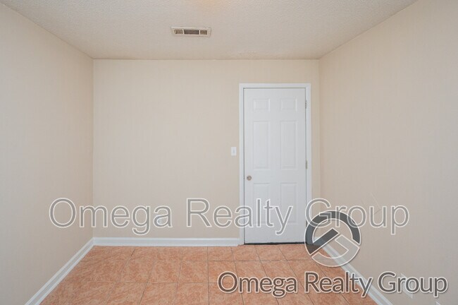 Building Photo - 3328 Meridian St N