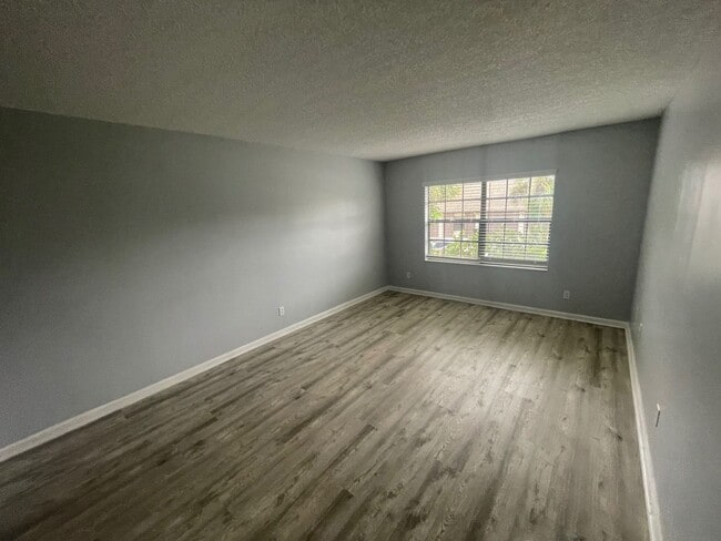 Building Photo - Spacious 2 Bedroom 2 Bath Condo  AVAILABLE FOR IMMEDIATE MOVE IN!!! Great Location!!!