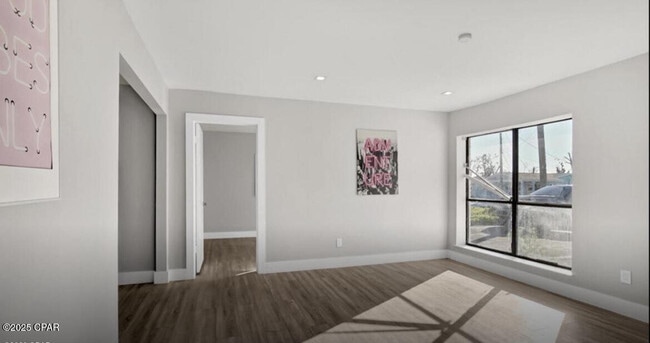 Building Photo - 906 Huntington Dr