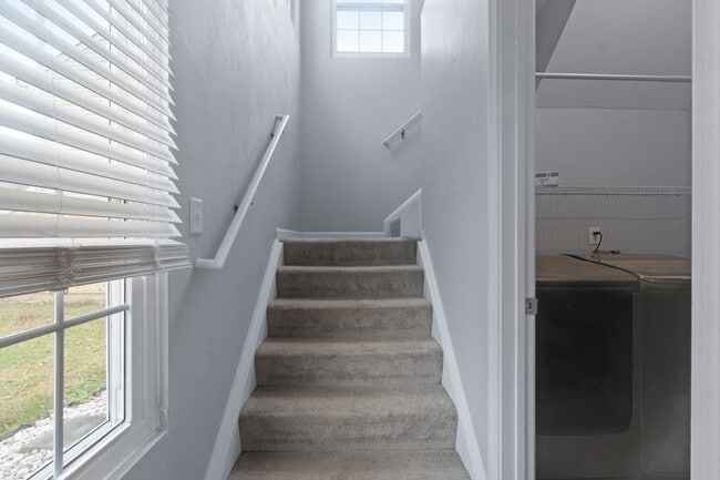 Building Photo - 3708 Gateway Pl